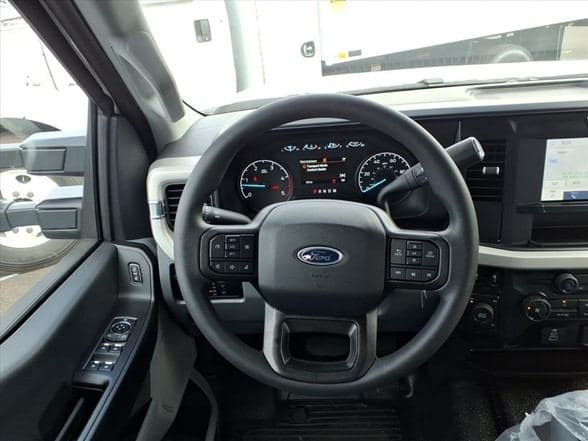 2025 Ford F450 image 14