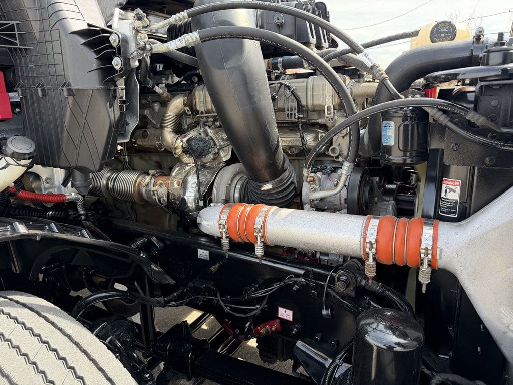 Used 2022 FREIGHTLINER PT126064S T image 17