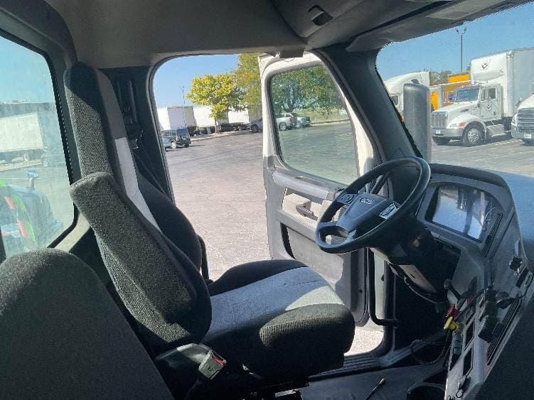 2018 Freightliner Cascadia image 8