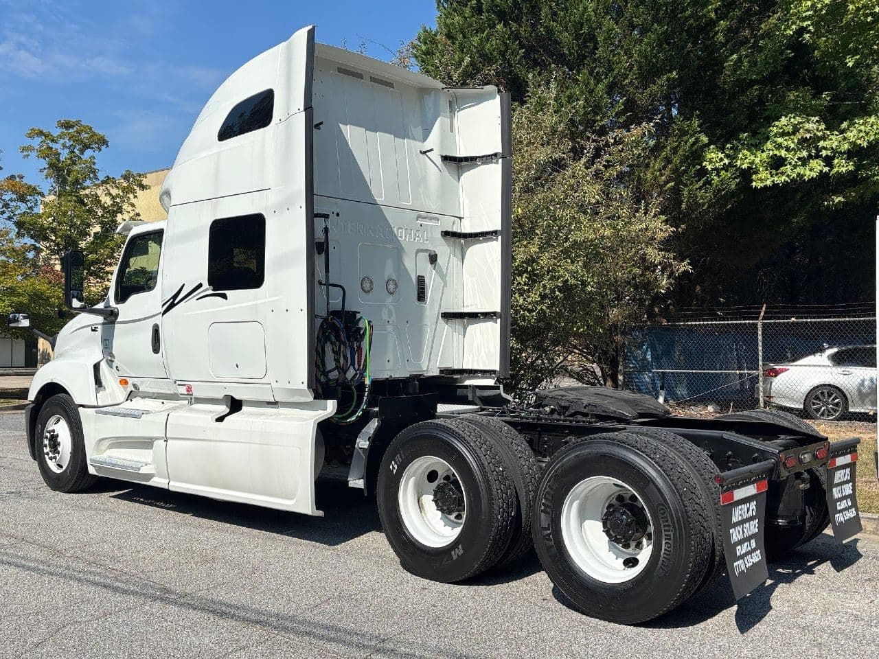 2019 International LT625 image 6