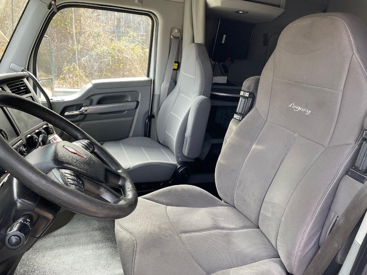 2019 Kenworth T680 image 16