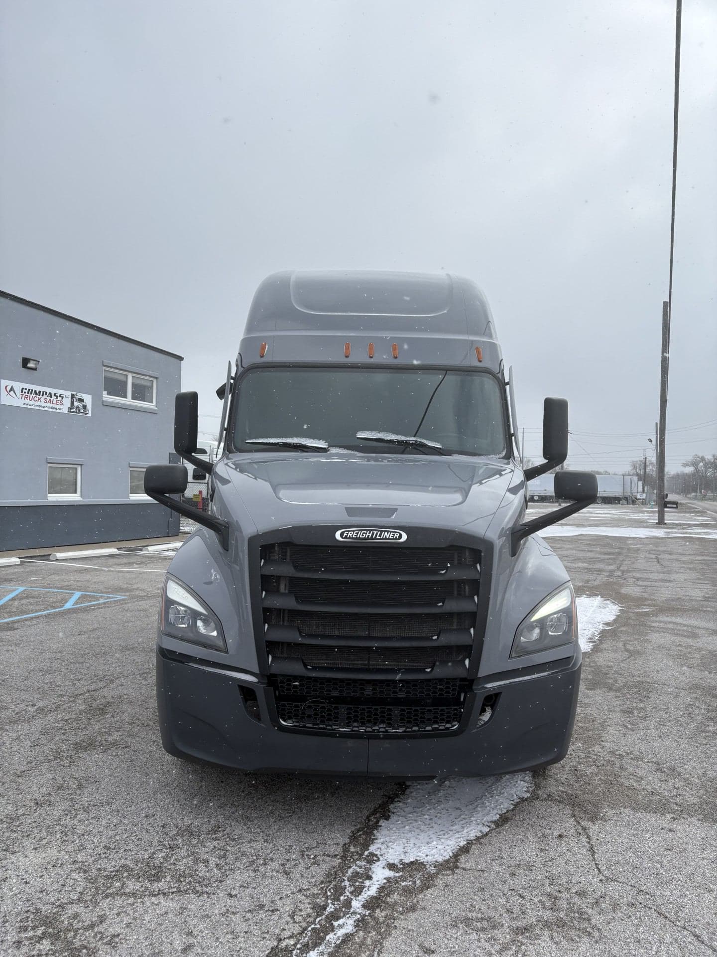 2023 Freightliner Cascadia 126 image 3