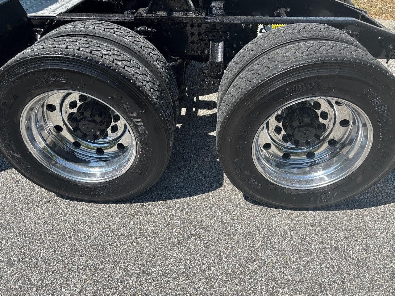 2019 Mack Anthem image 10