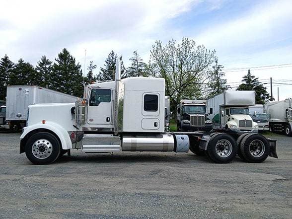 2025 Kenworth W9 Series image 2