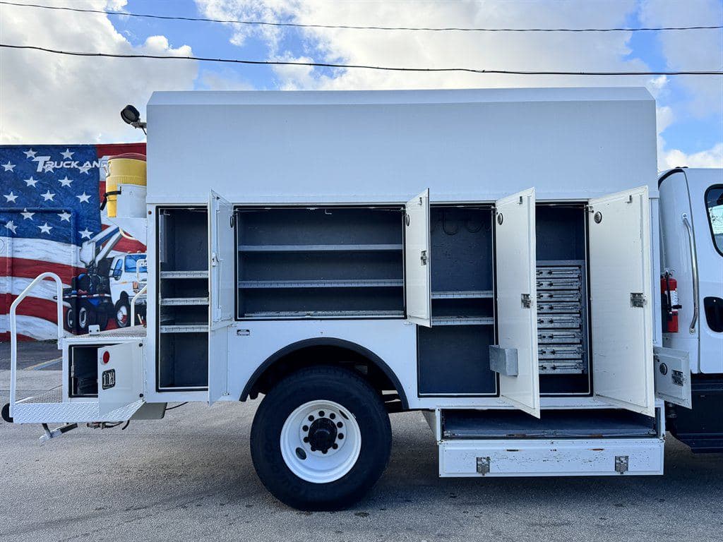 2014 Freightliner M2 106 image 20