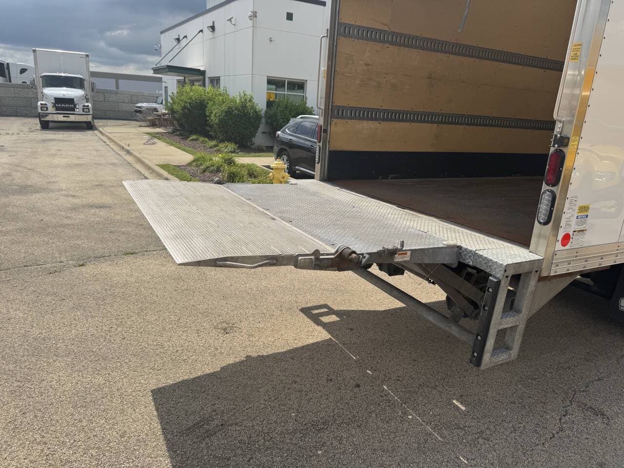2024 Mack MD6 image 8