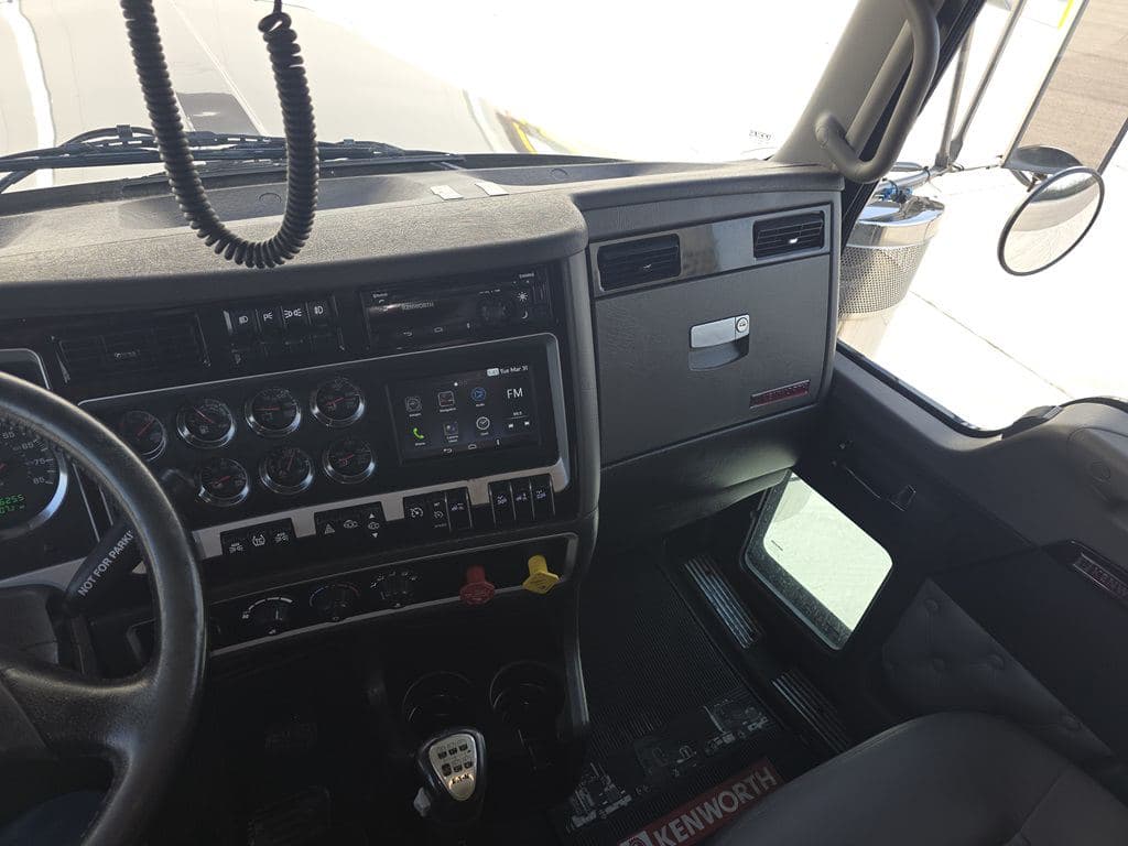 Used 2023 KENWORTH W900L image 19