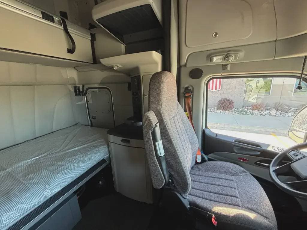 2022 Peterbilt 579 image 5