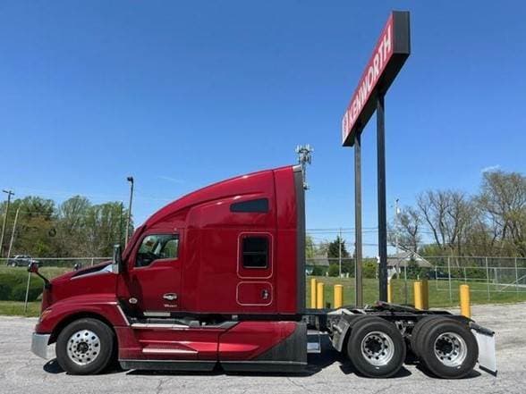 2025 Kenworth T680 image 2