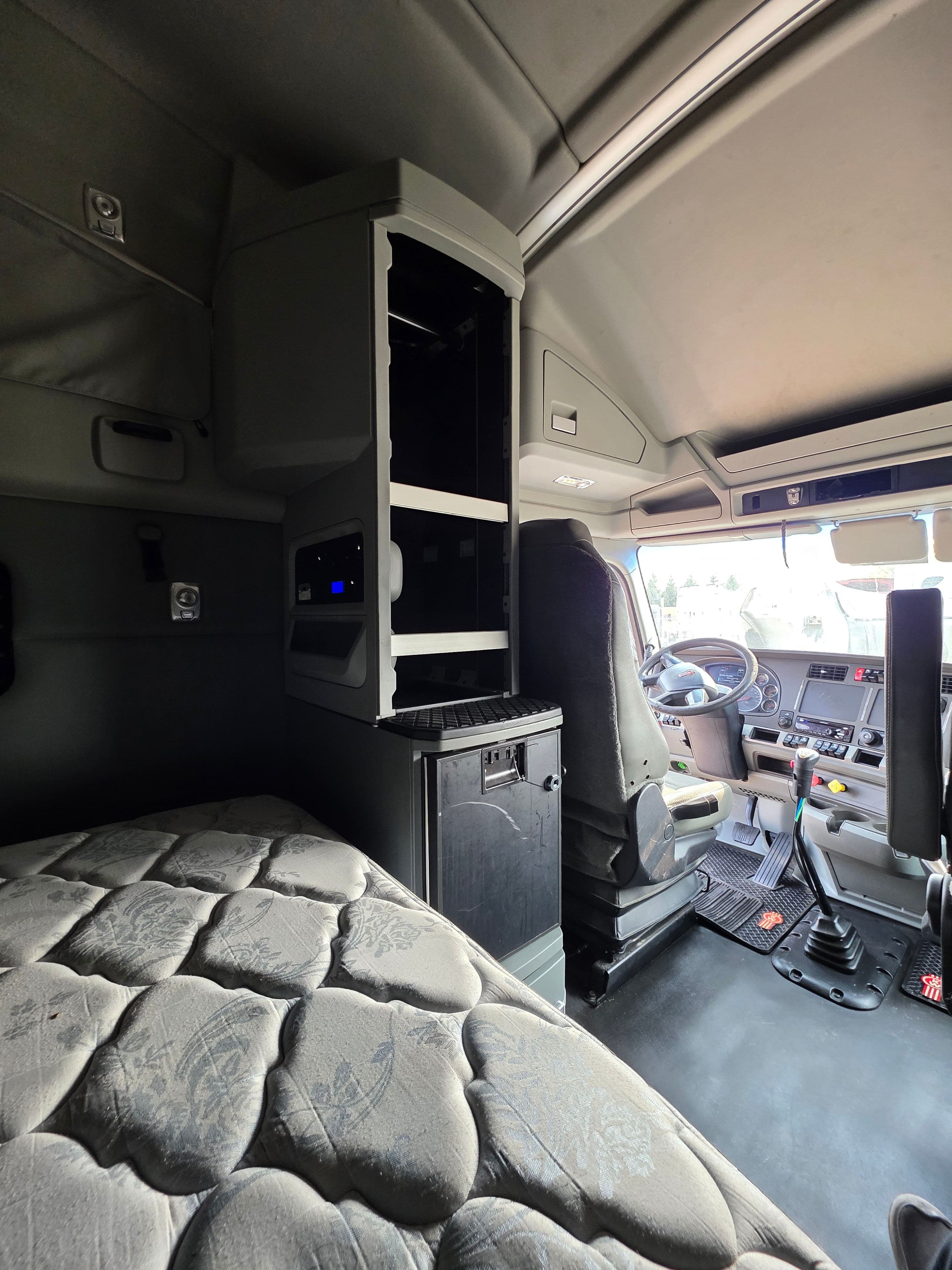 2018 Kenworth T680 image 15