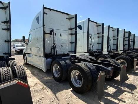 2020 Freightliner Cascadia image 3