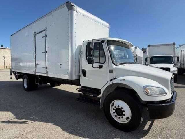2019 Freightliner M2 image 2