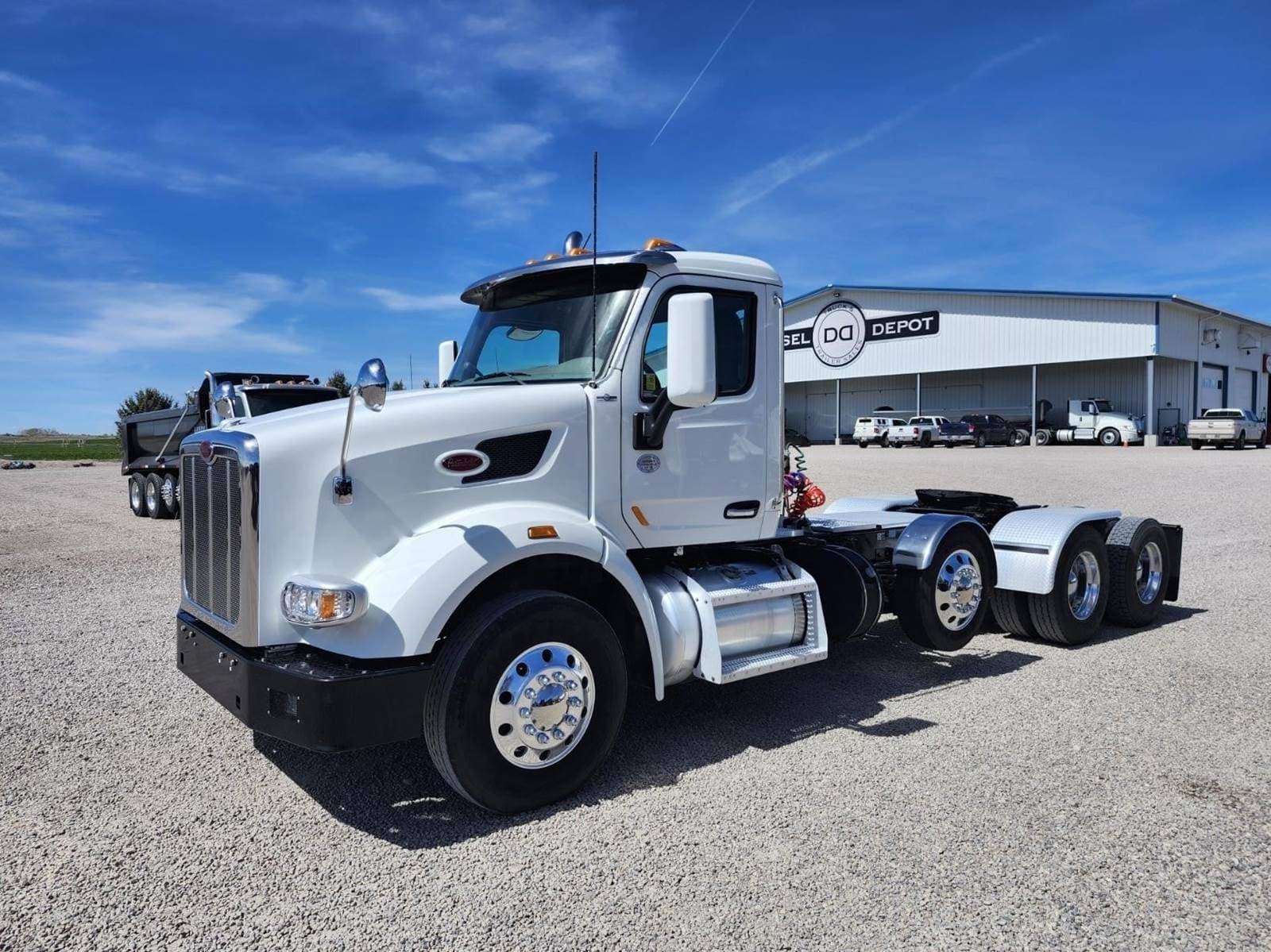 2018 Peterbilt 567 image 1
