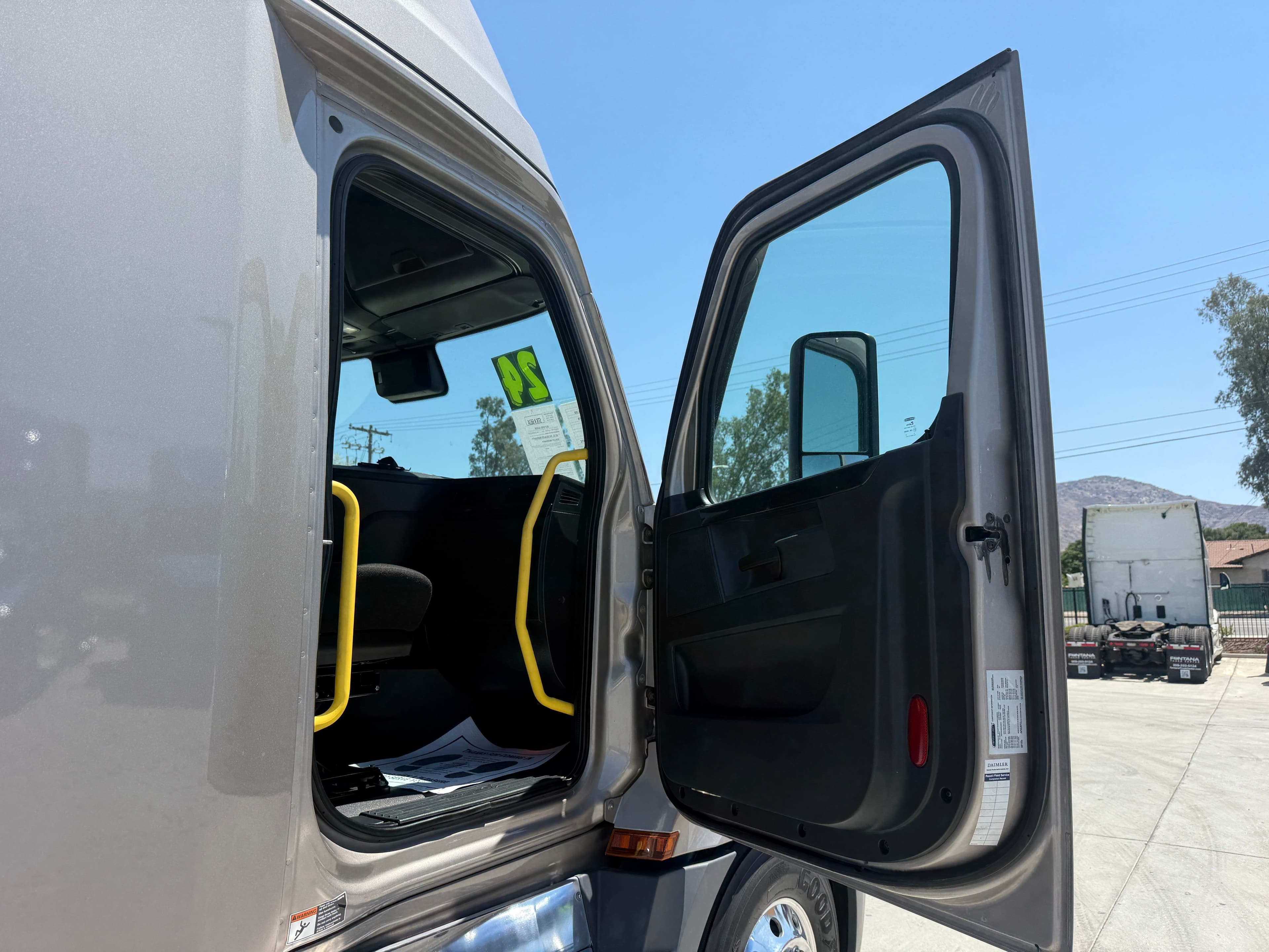 2024 Freightliner Cascadia 126 image 19
