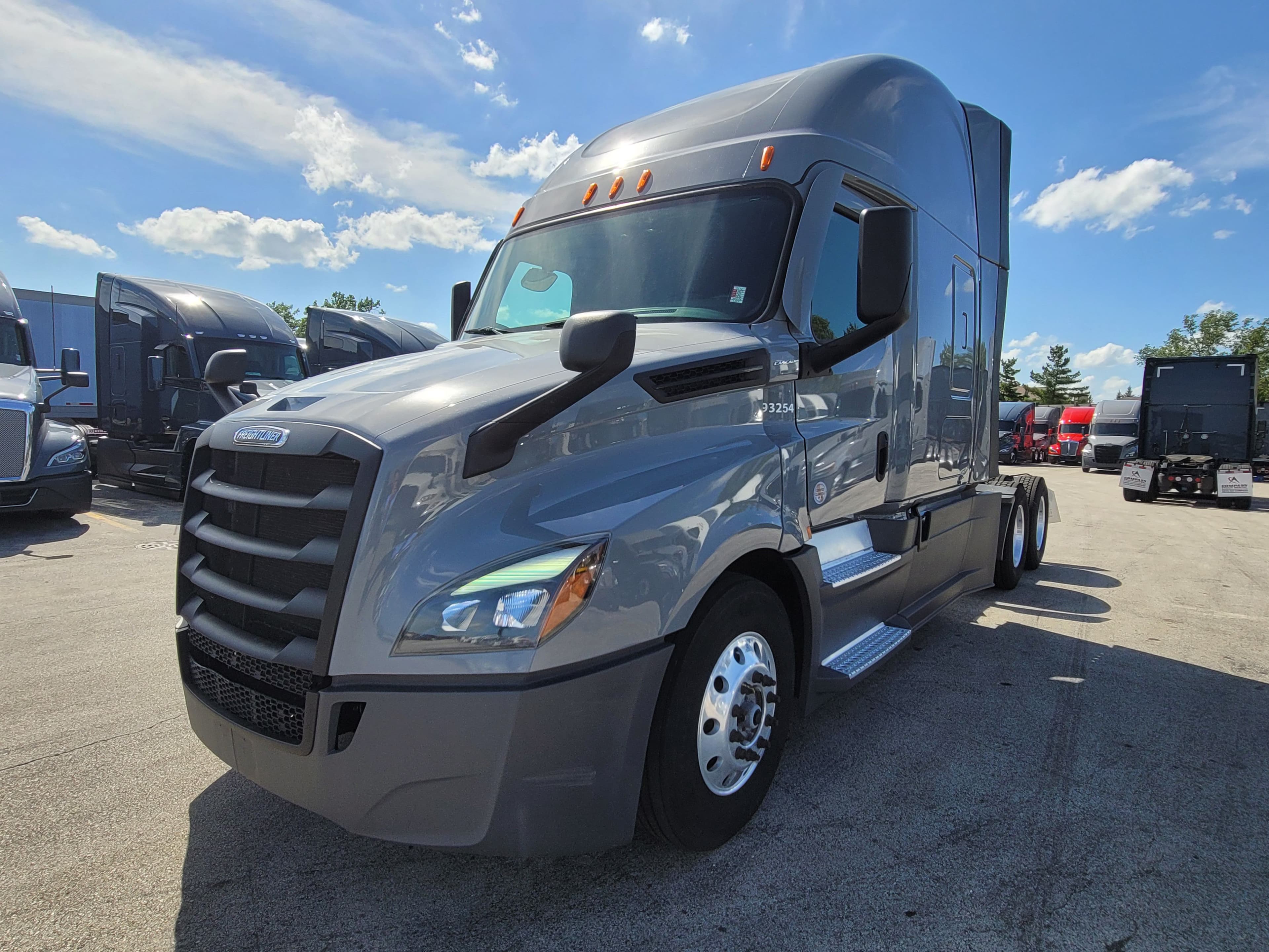 2023 Freightliner Cascadia 126 image 1