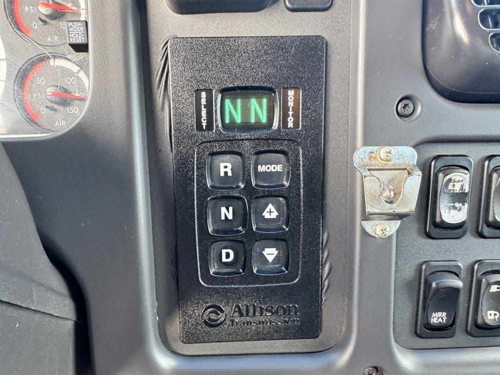 2014 Freightliner M2 106 image 64