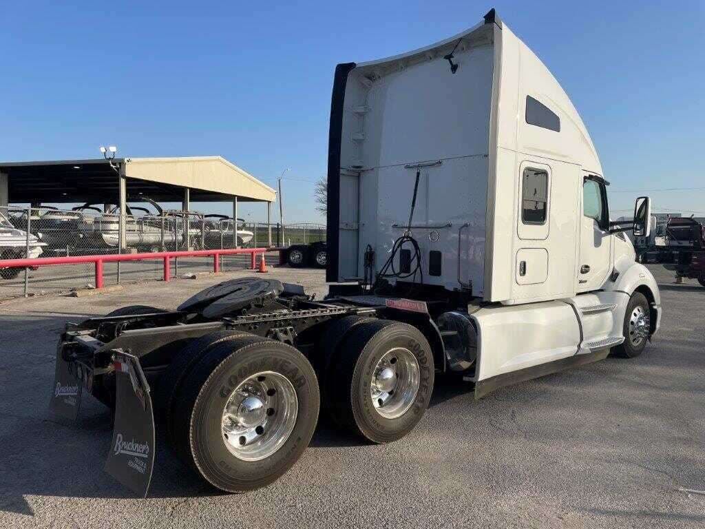 2022 Kenworth T680 image 5