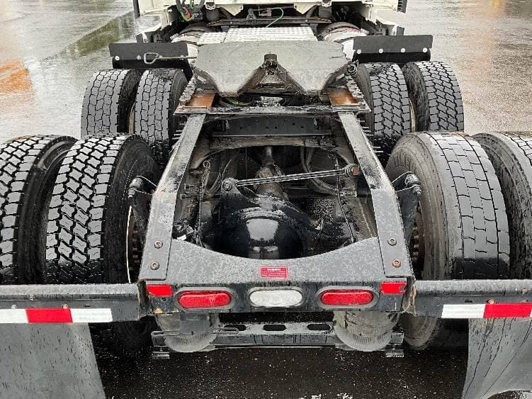 2022 Volvo VNL image 5