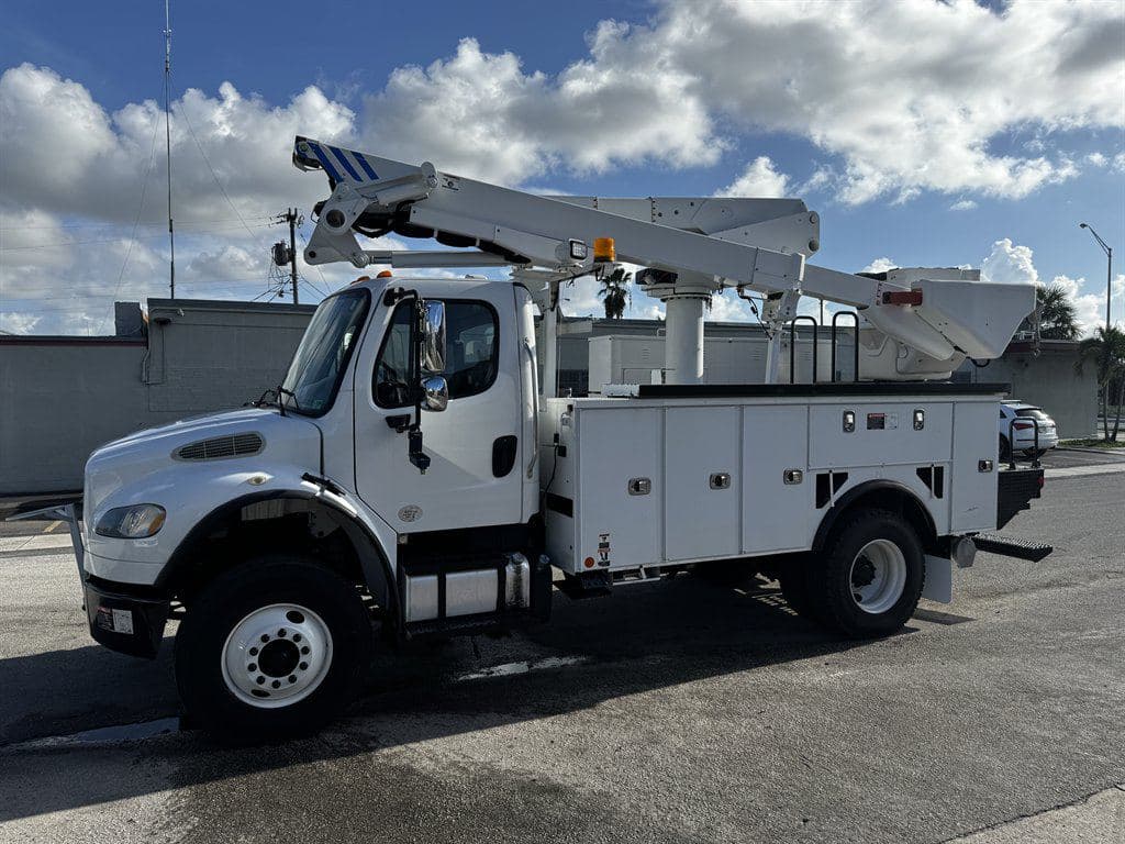 2017 Freightliner M2-106 image 5