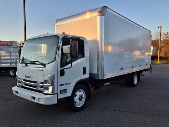 2025 Isuzu NRR image 12