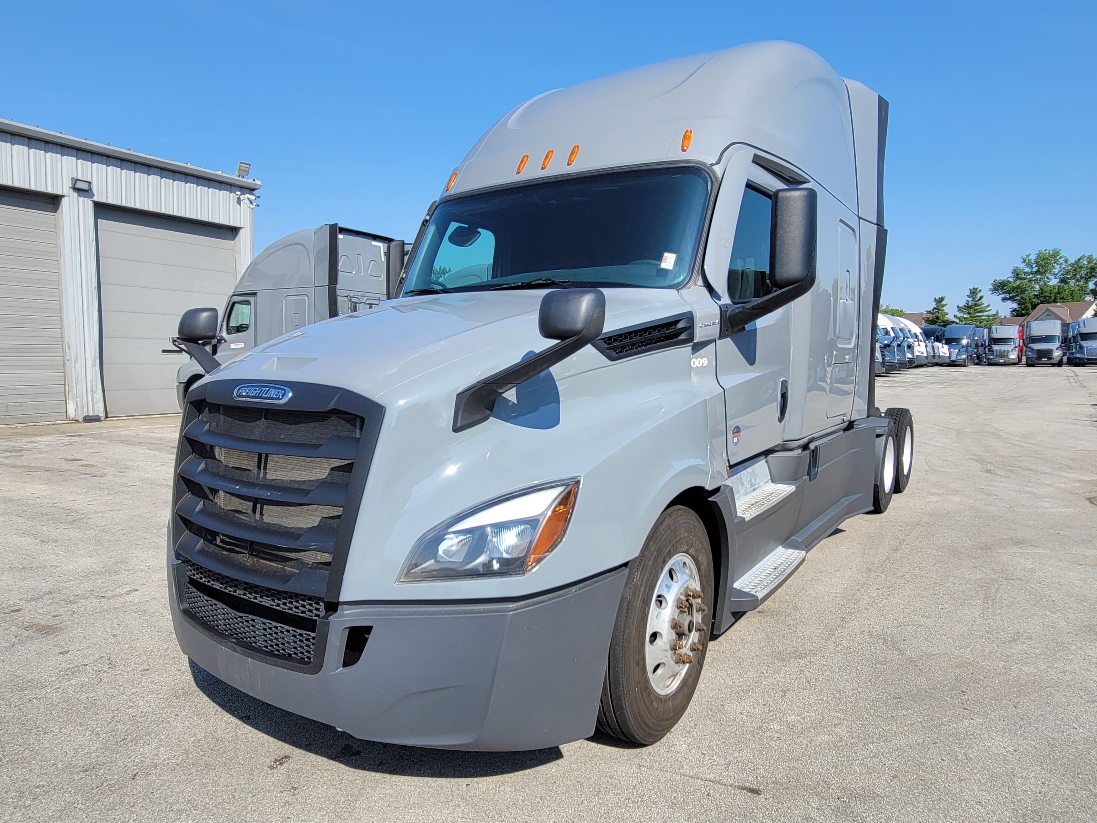 2024 Freightliner Cascadia 125 image 1