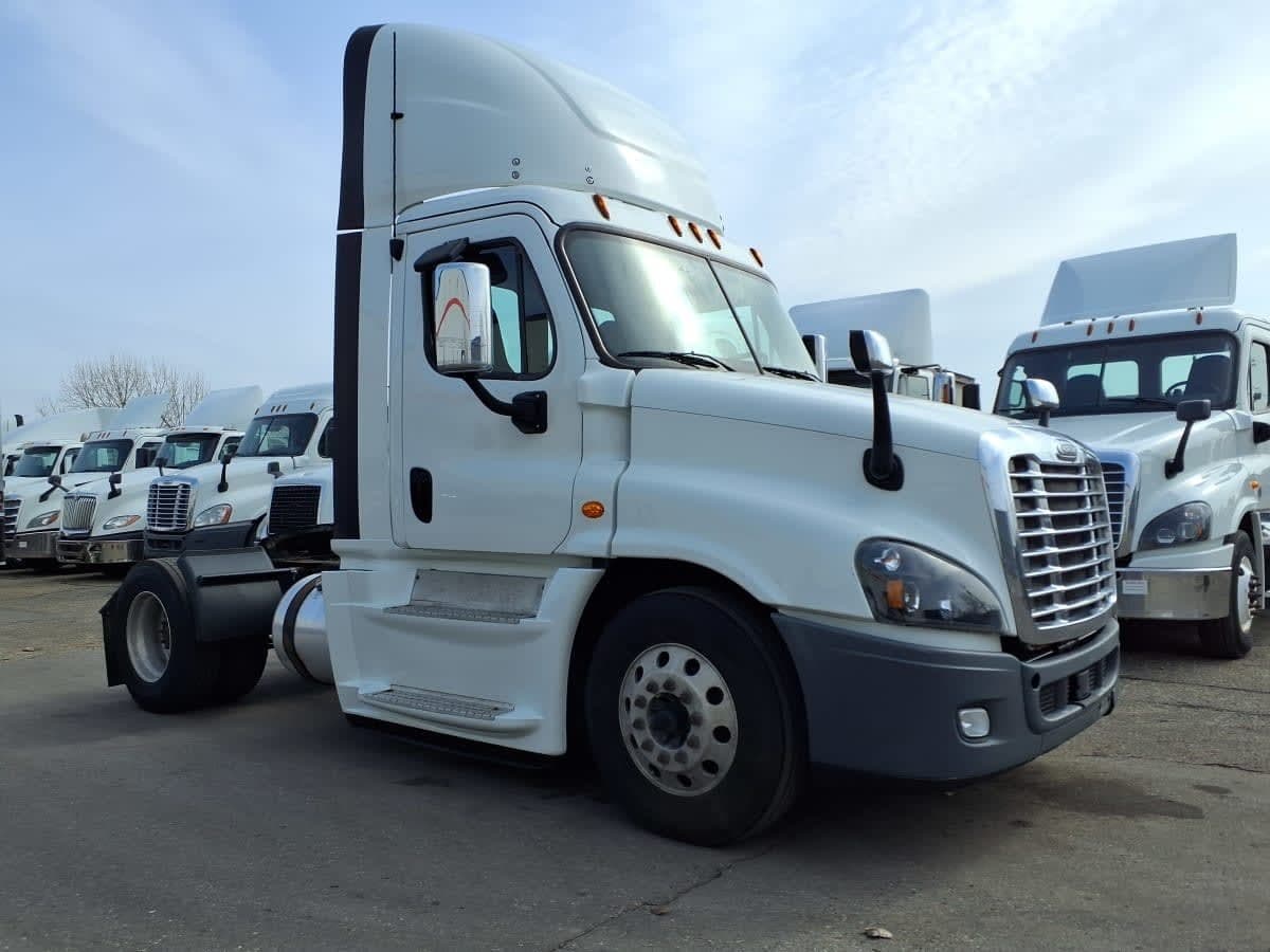 Used 2017 FREIGHTLINER Conventional - Day Cab - CASCADIA 125 For Sale image 6