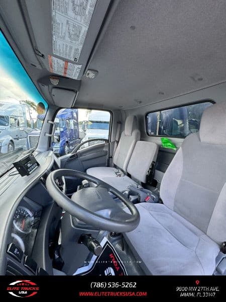2019 Isuzu NRR image 12