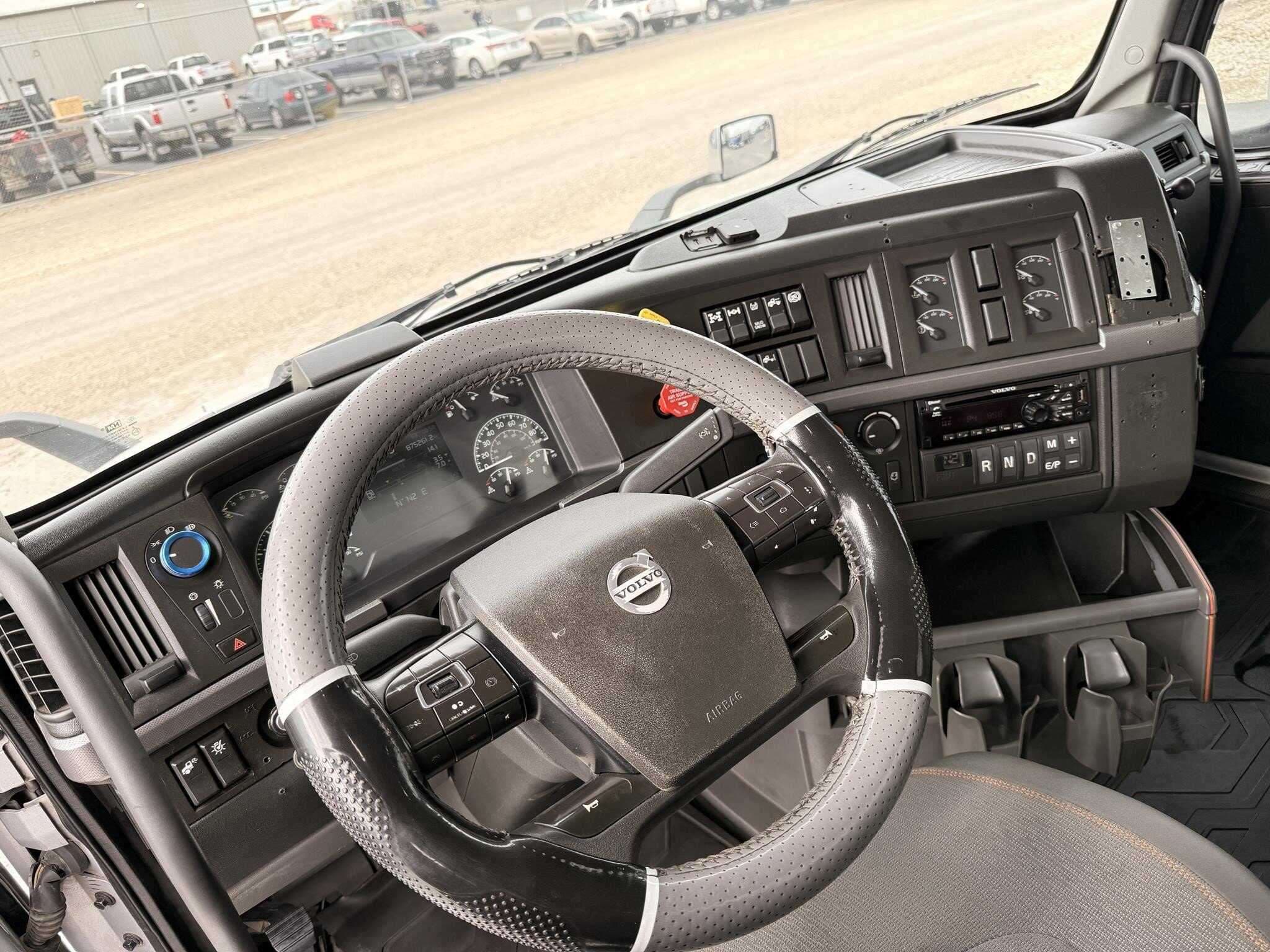 2020 Volvo VNR image 19
