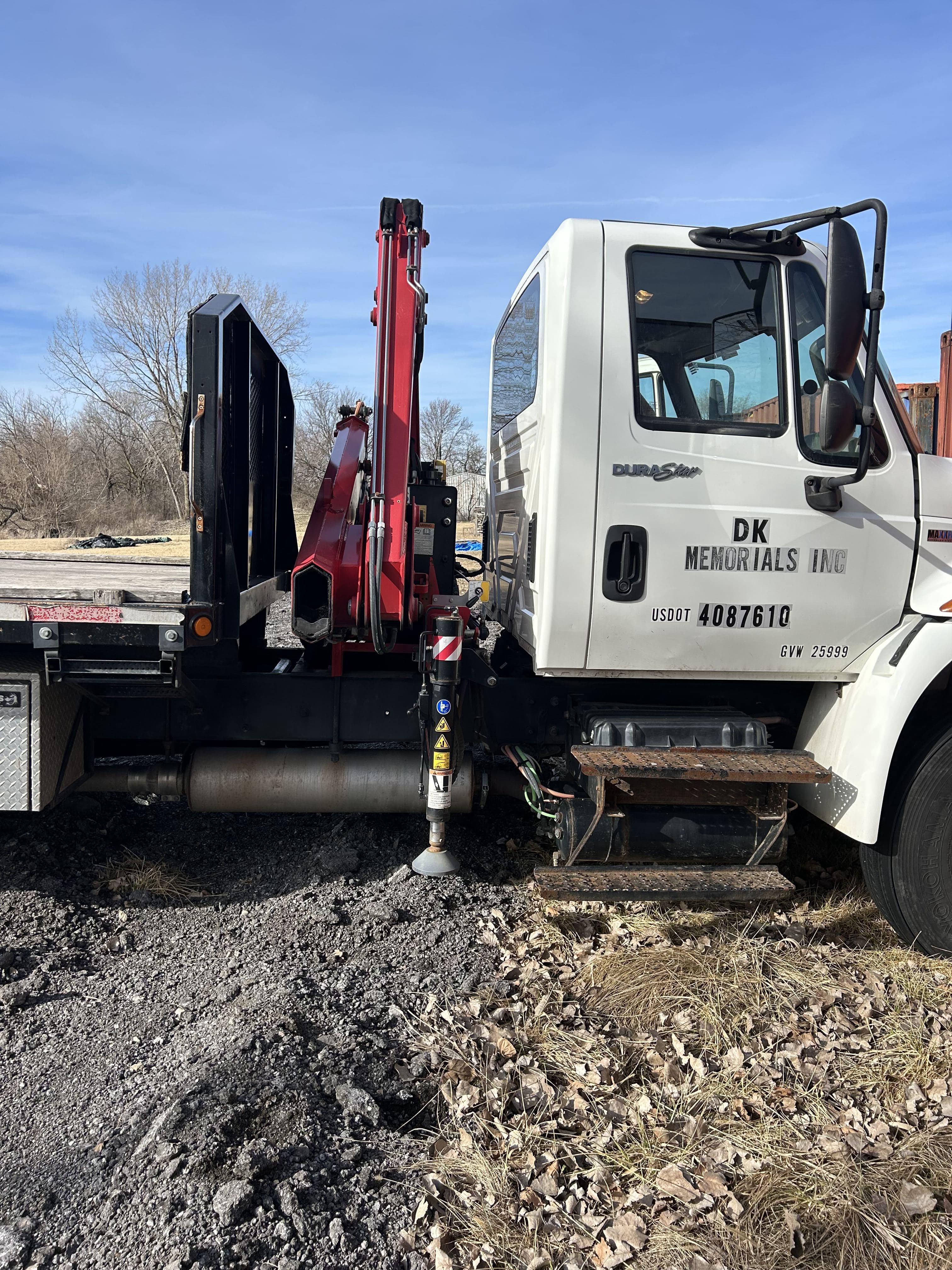 2014 International 4300 Knuckleboom Mounted Crane image 15