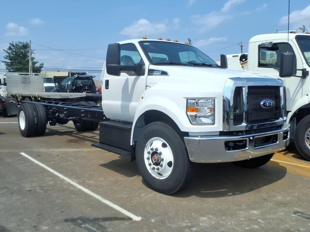 2027 Ford F750 SD image 1