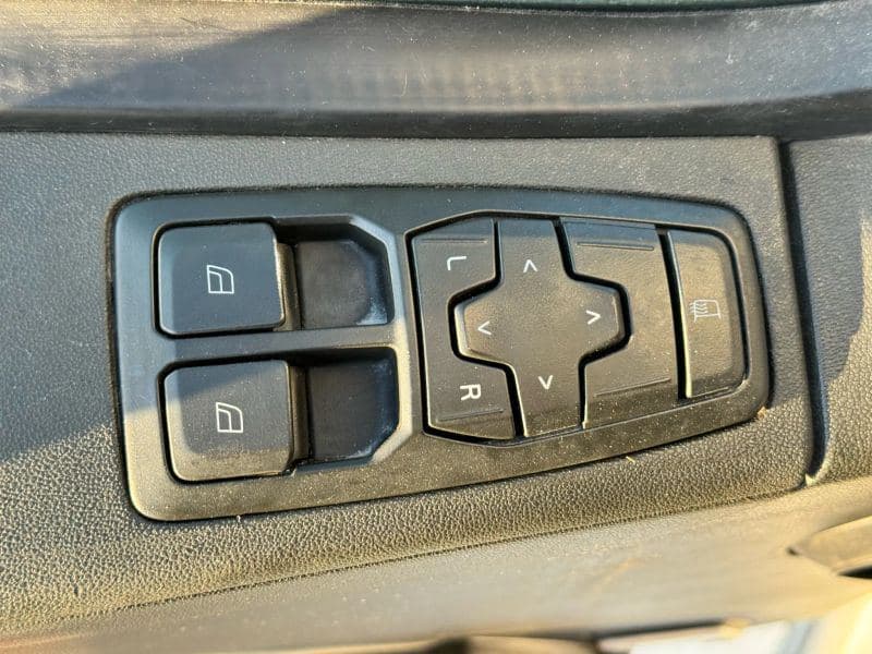 2020 Volvo VNL image 42