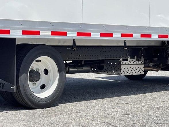 2025 Isuzu NRR image 15