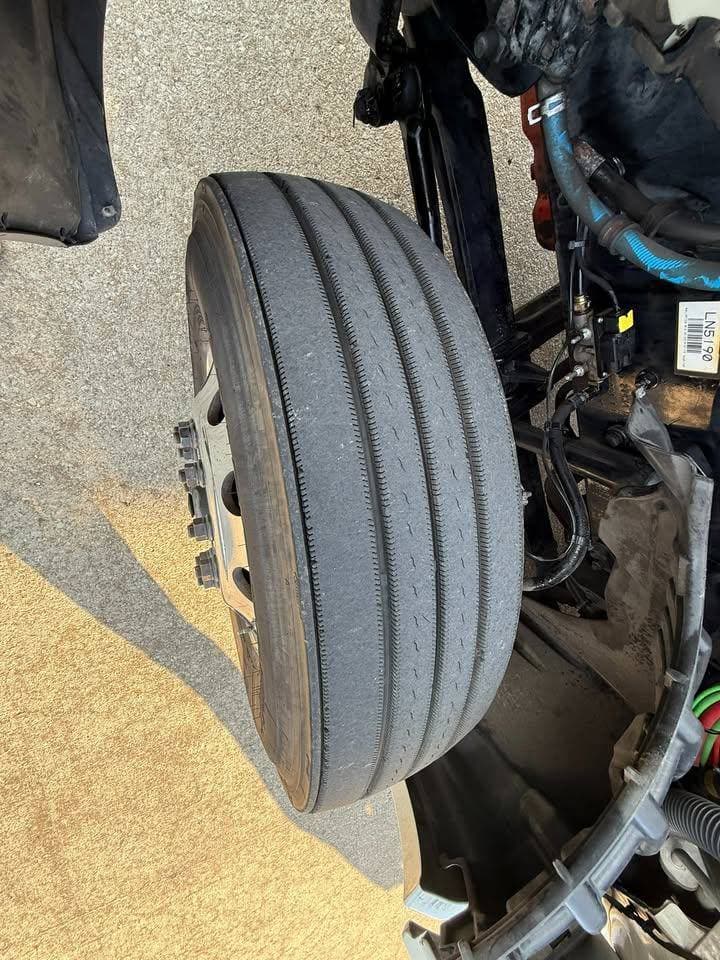 2020 Freightliner Cascadia image 8