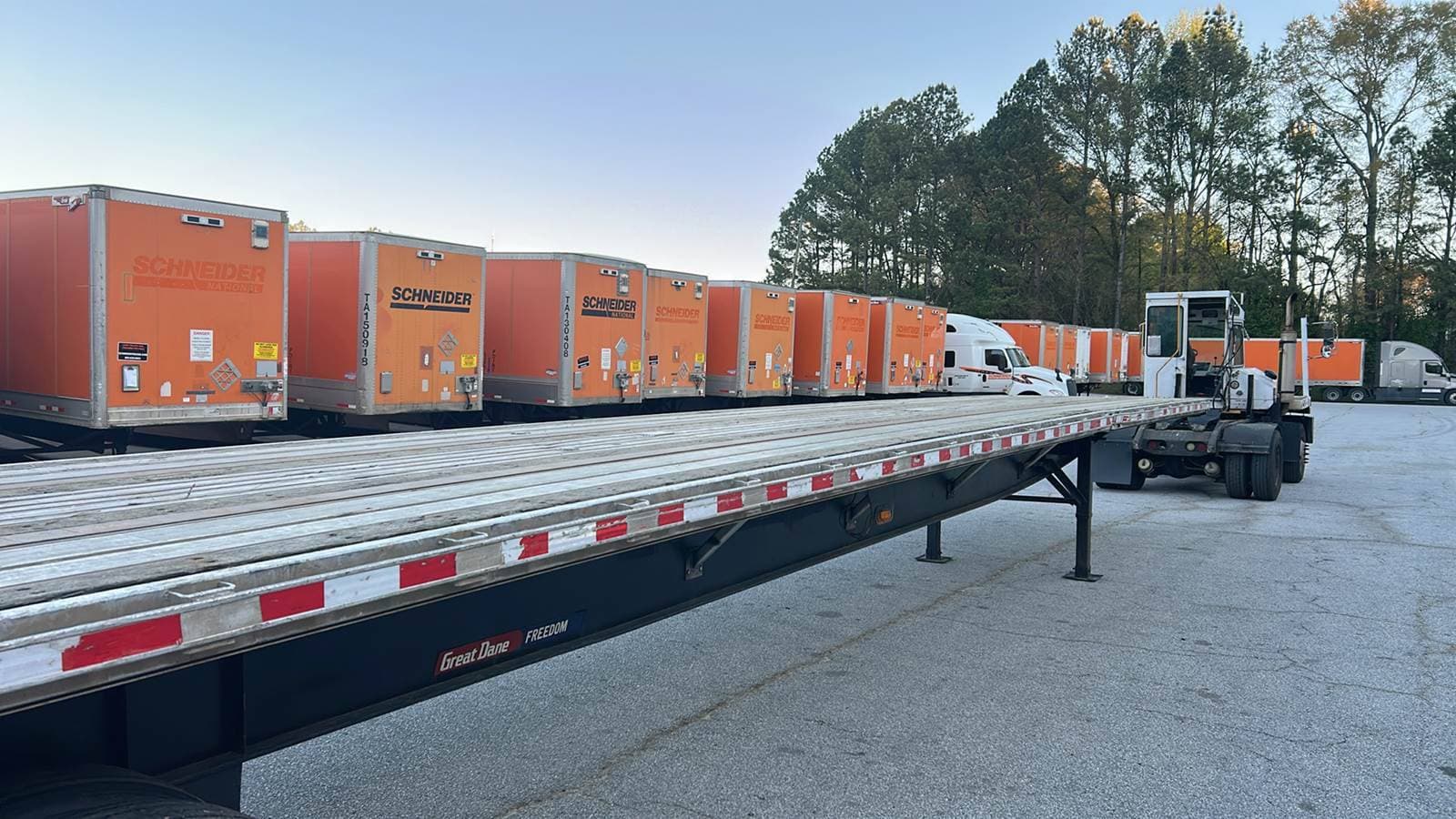 2013 Great Dane 53 ft Flatbed Trailer - Air Ride Suspension image 10