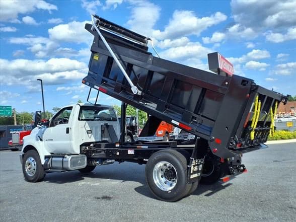 2026 Ford F750 SD image 2