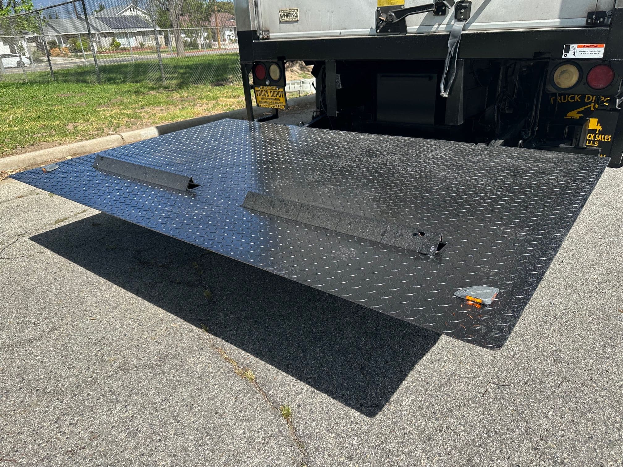 2016 Ford F-350 Reefer Box Truck with Liftgate image 16
