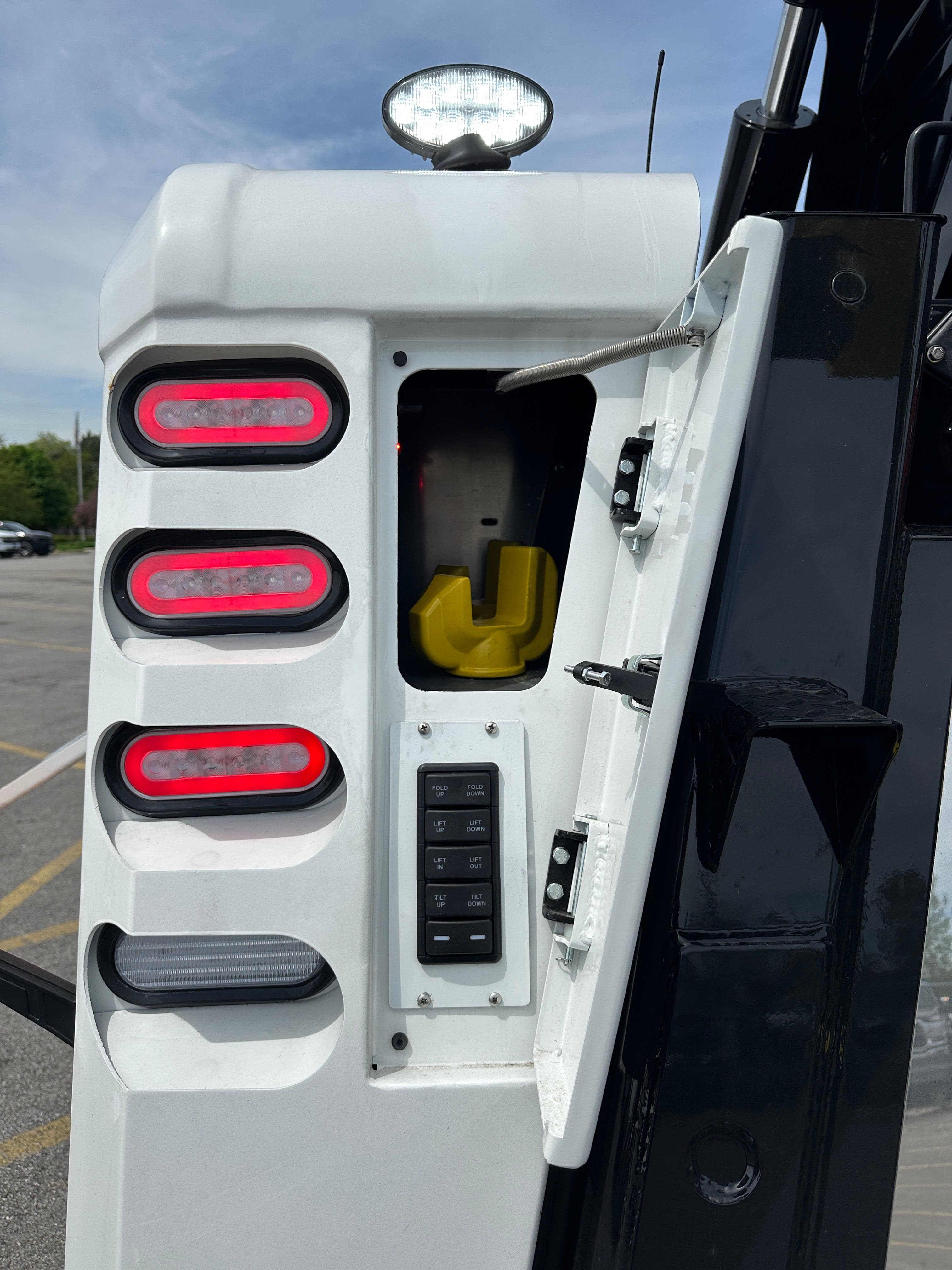 2025 Kenworth T880 with a Century 5130 image 19