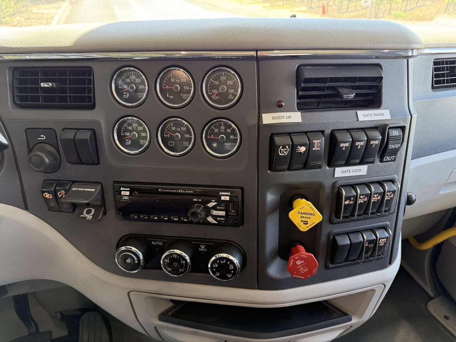 2021 Peterbilt 579 image 12