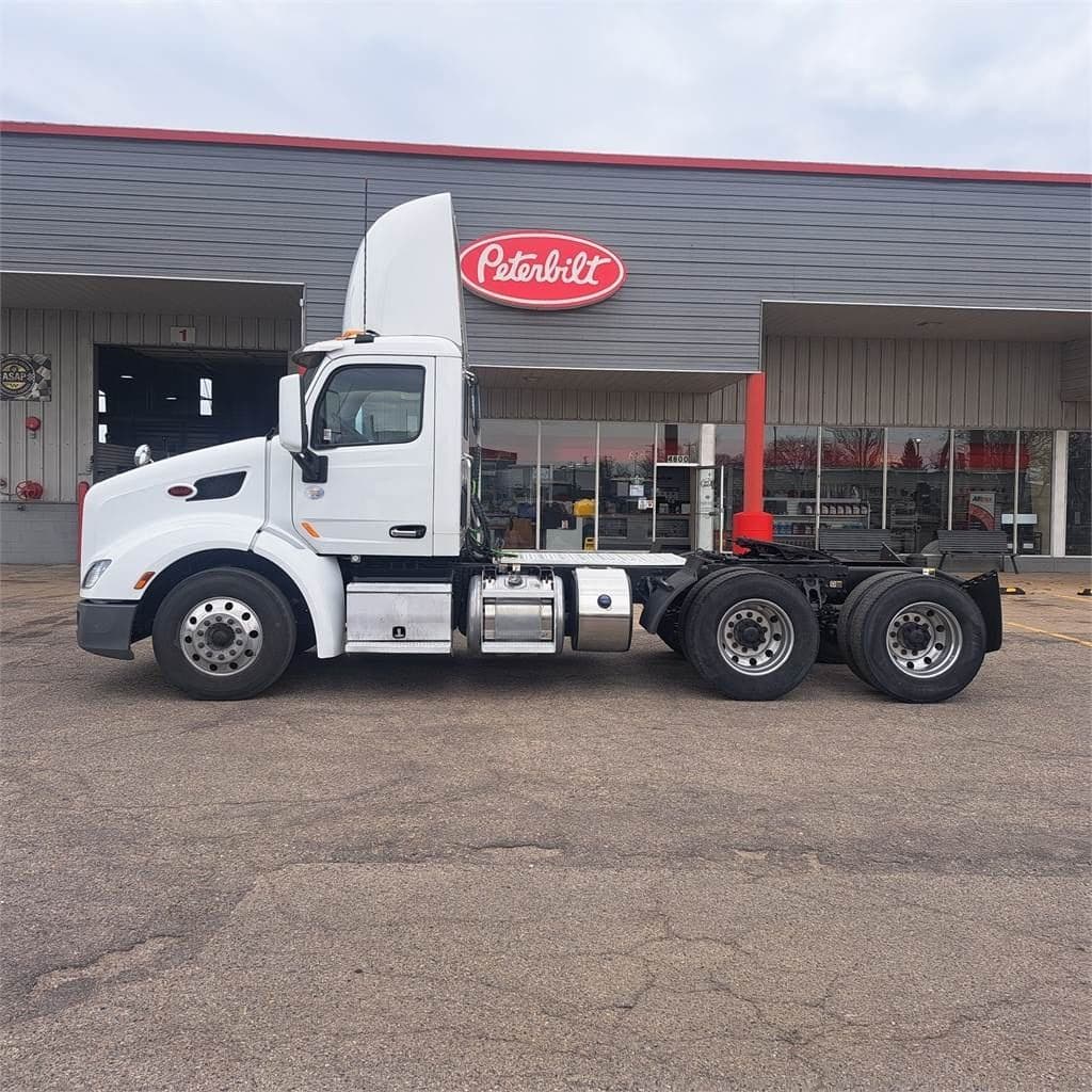 2019 Peterbilt 579 image 2
