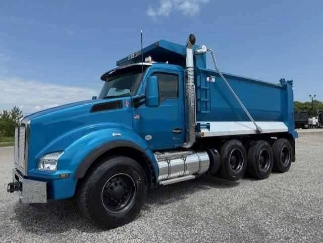 2024 Kenworth T880 image 1