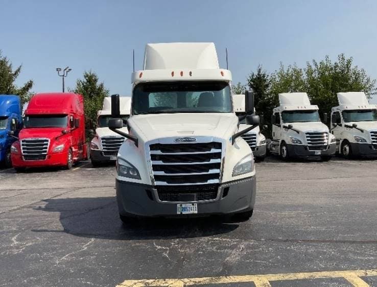 2018 Freightliner Cascadia image 2