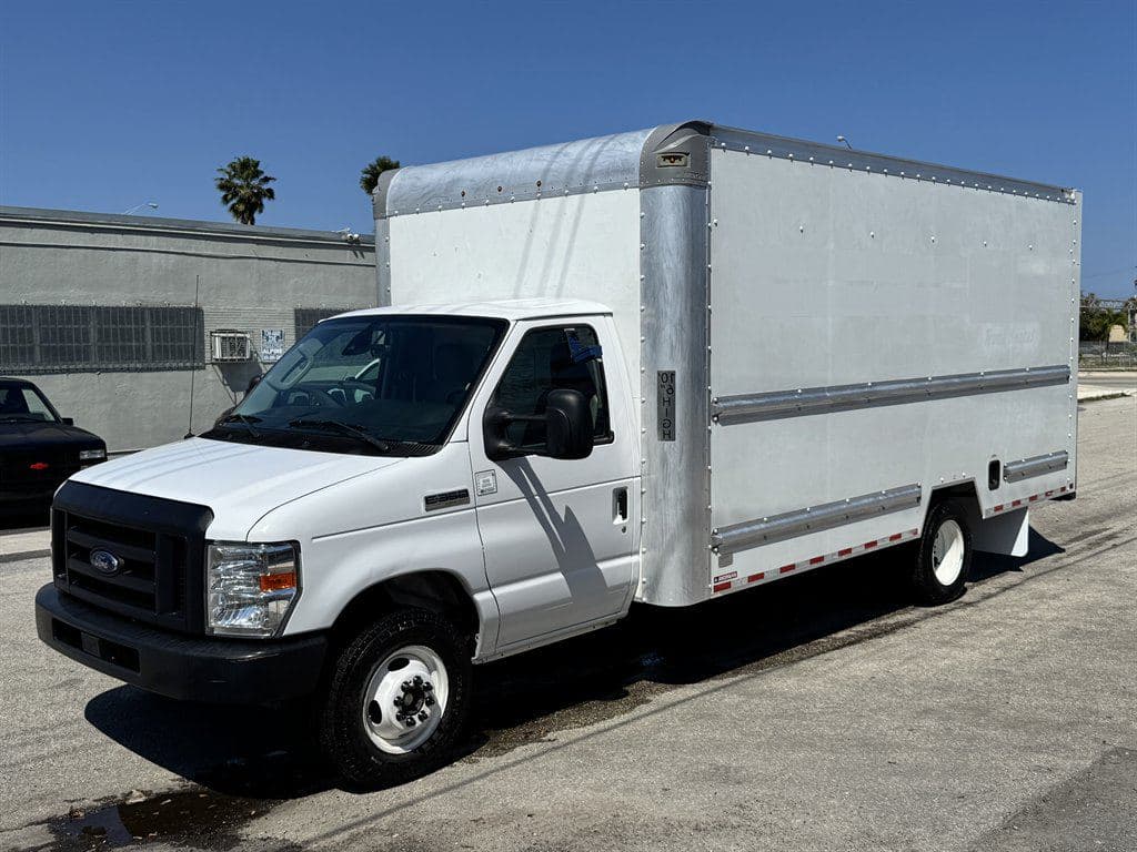 2022 Ford Commercial Vans image 4