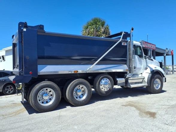 2025 Kenworth T880 image 9