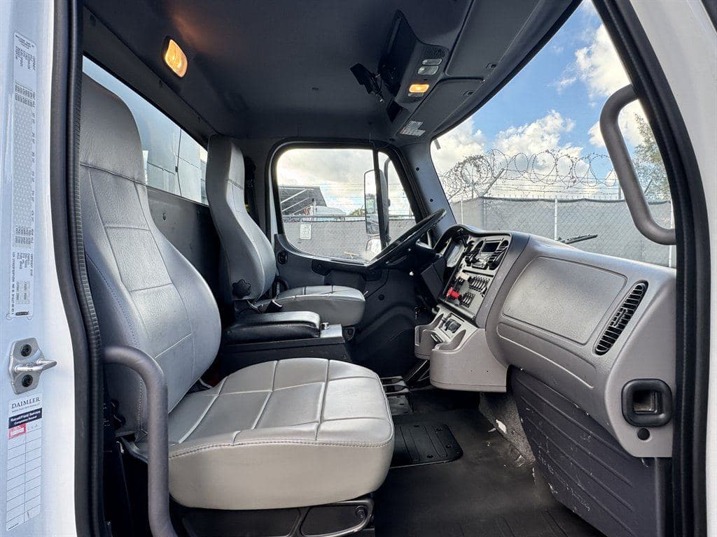 2014 Freightliner M2 106 image 49