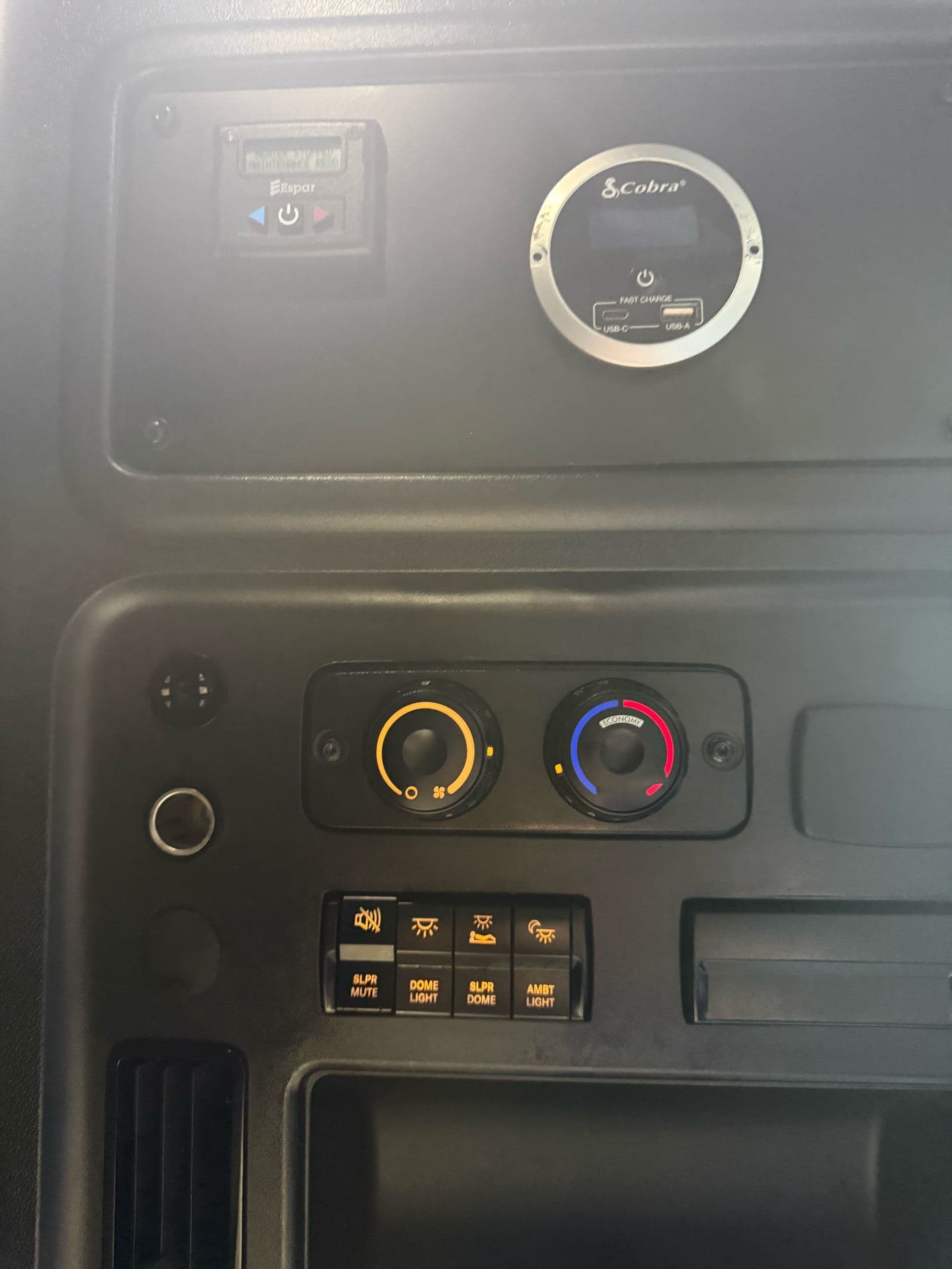 2023 Freightliner - 627k - 13,500 Hours! image 7