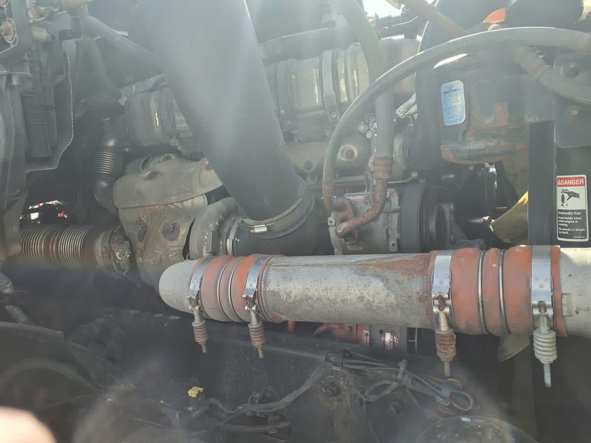 Used 2019 FREIGHTLINER Conventional - Day Cab - CASCADIA 126 image 9