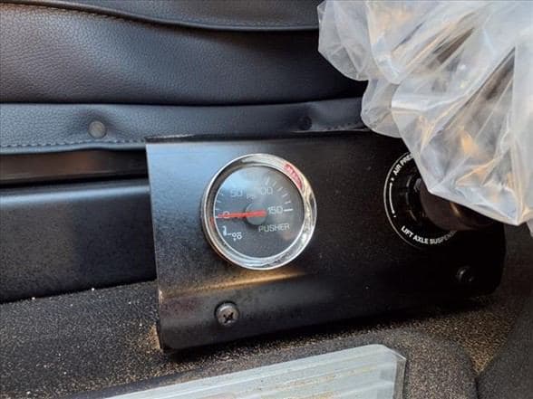 2026 Kenworth T880 image 14