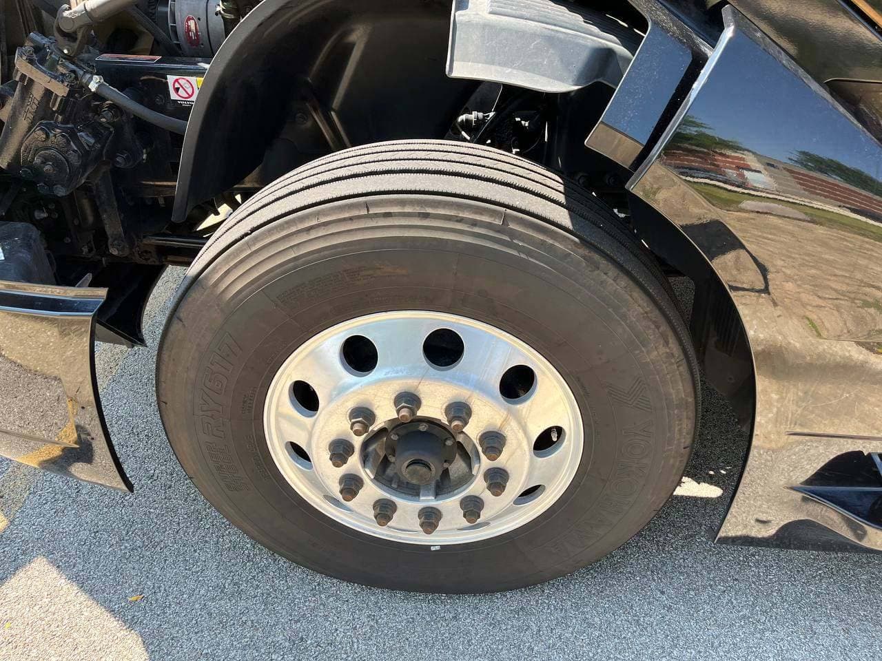 2022 Volvo VNL860 #1168 image 9