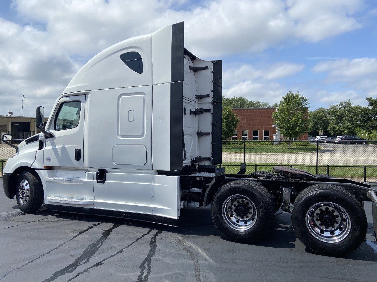 2020 FREIGHTLINER Cascadia CA126 Tandem Axle Sleeper image 9