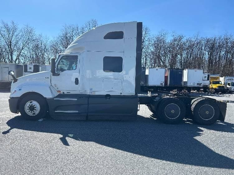 2023 International LT62F image 4